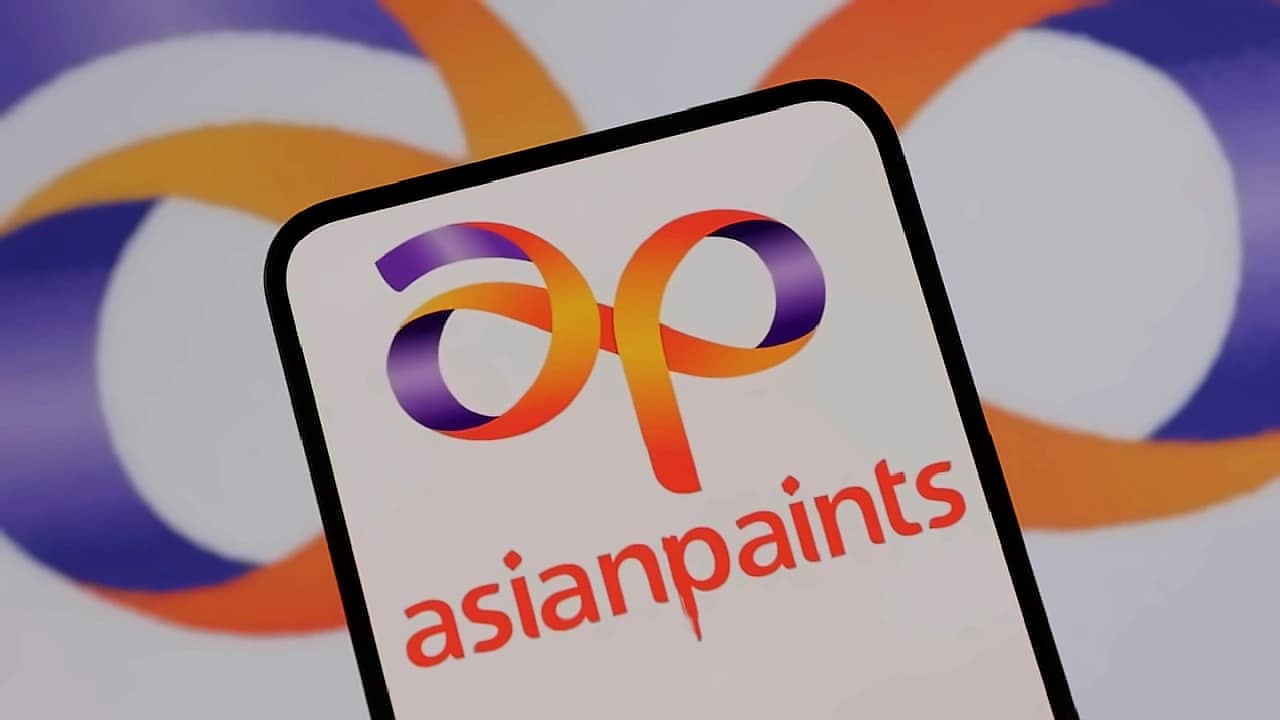 Asian Paints Q2 profit up 7.5% to ₹1,068 cr, shares rise 0.6%