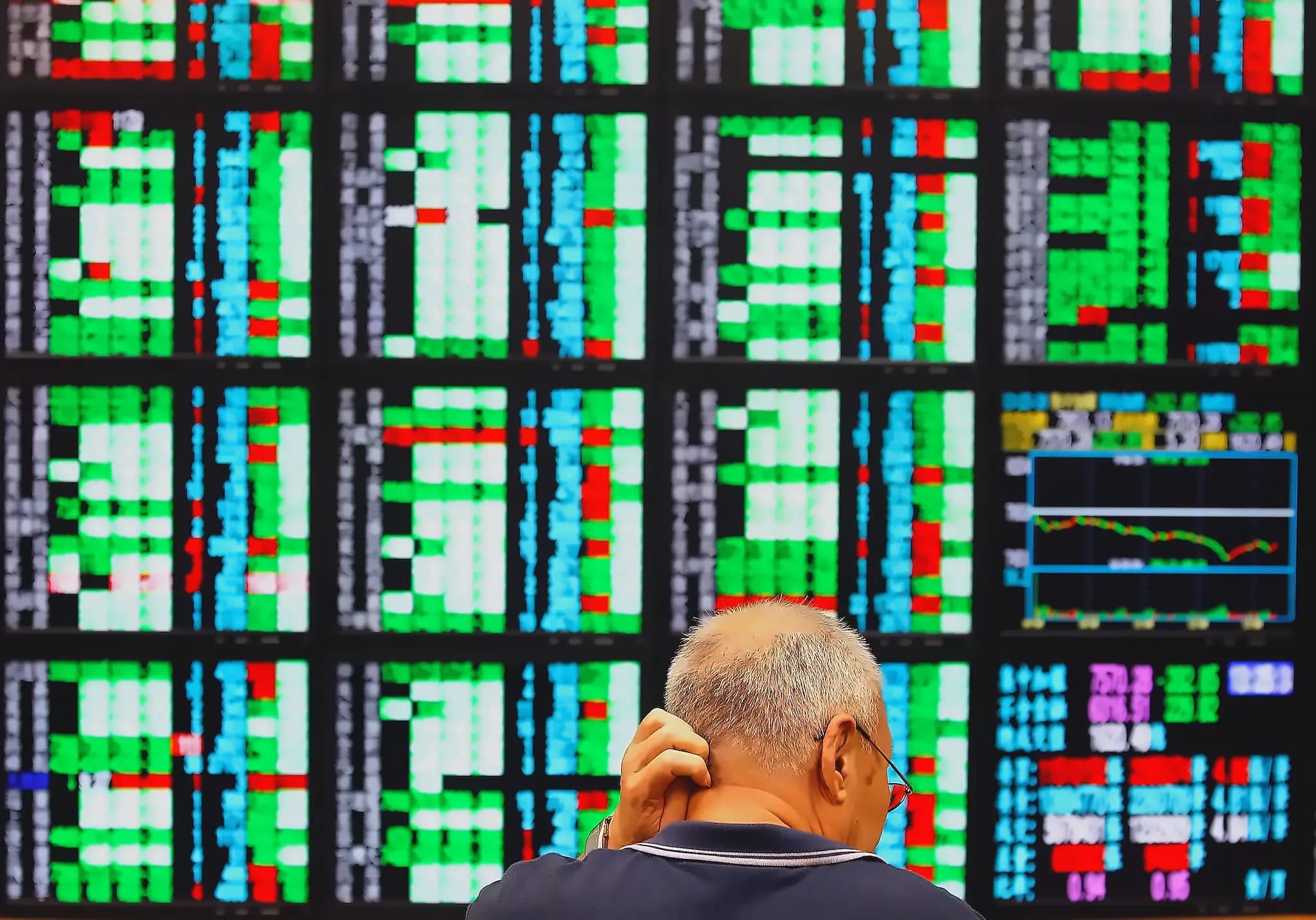 Asian stocks hit record highs as US-Iran truce talks continue amid geopolitical tensions