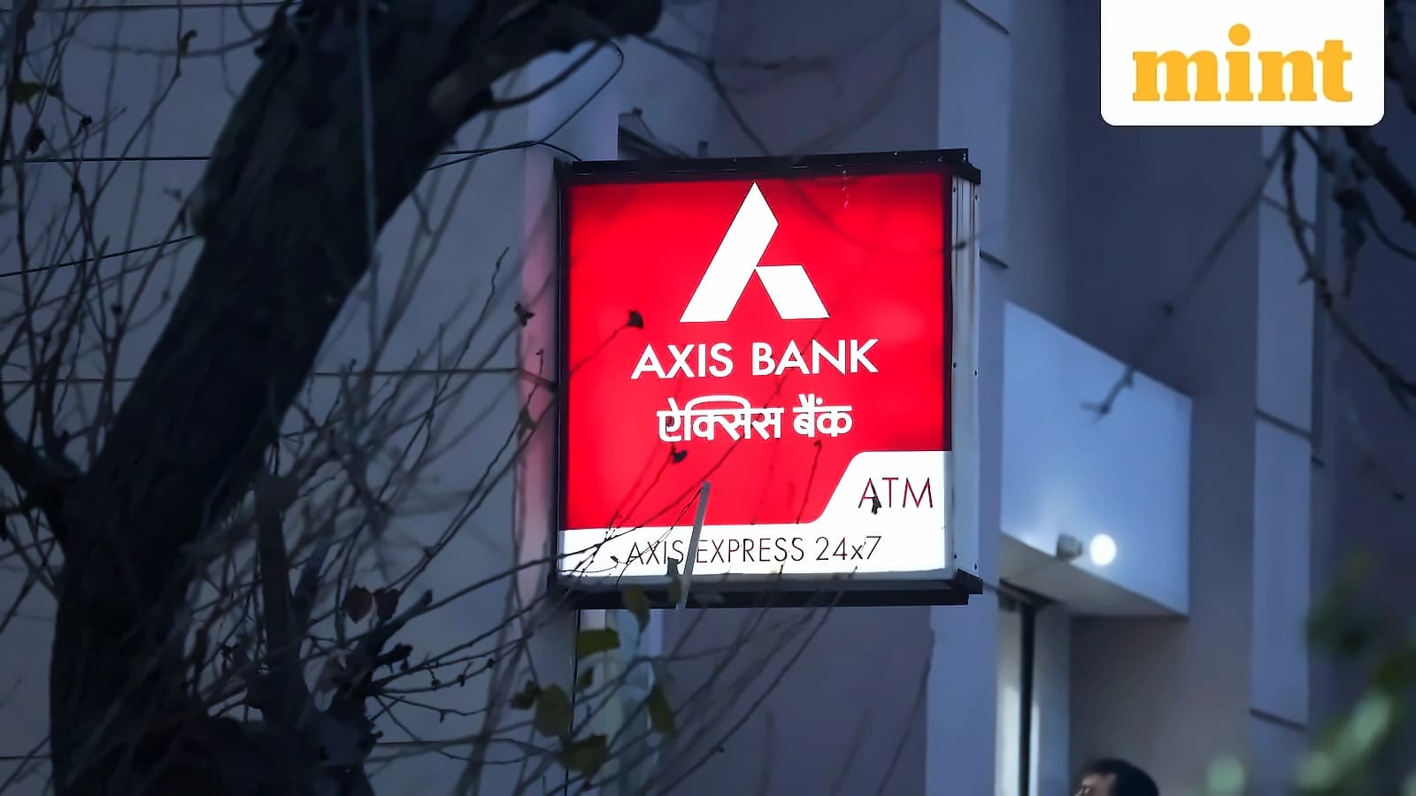 Axis Bank shares fall 3% as RBI approves Mohanty's 3-year extension