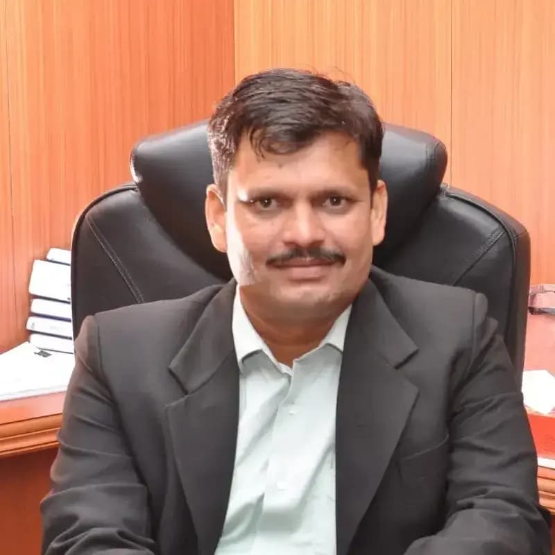 Axis MF's Sachin Relekar Backs Consumer Internet, Financials & Metals