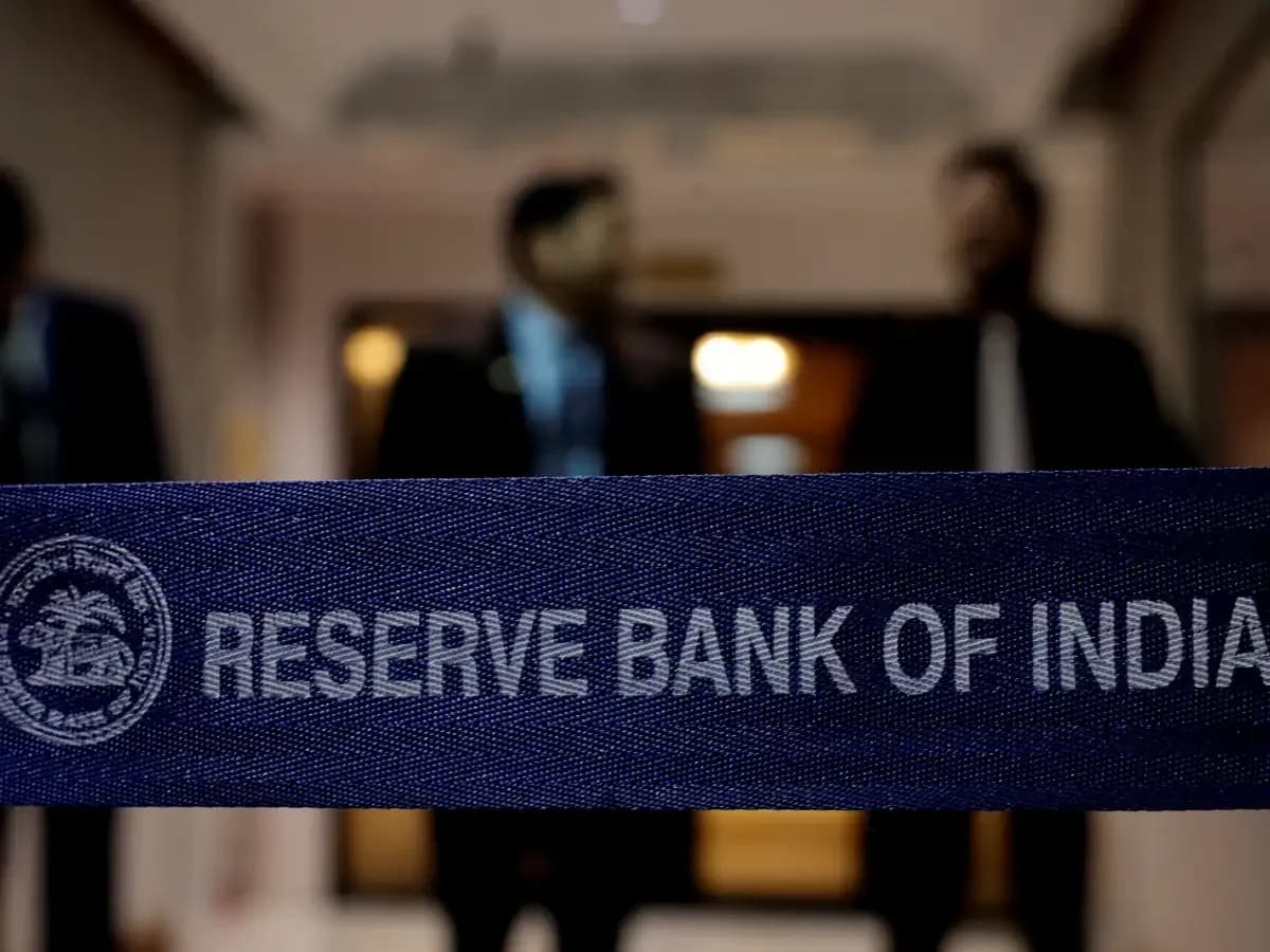 Bank deposit rates drop to 5.67% as lending rates rise to 8.61%