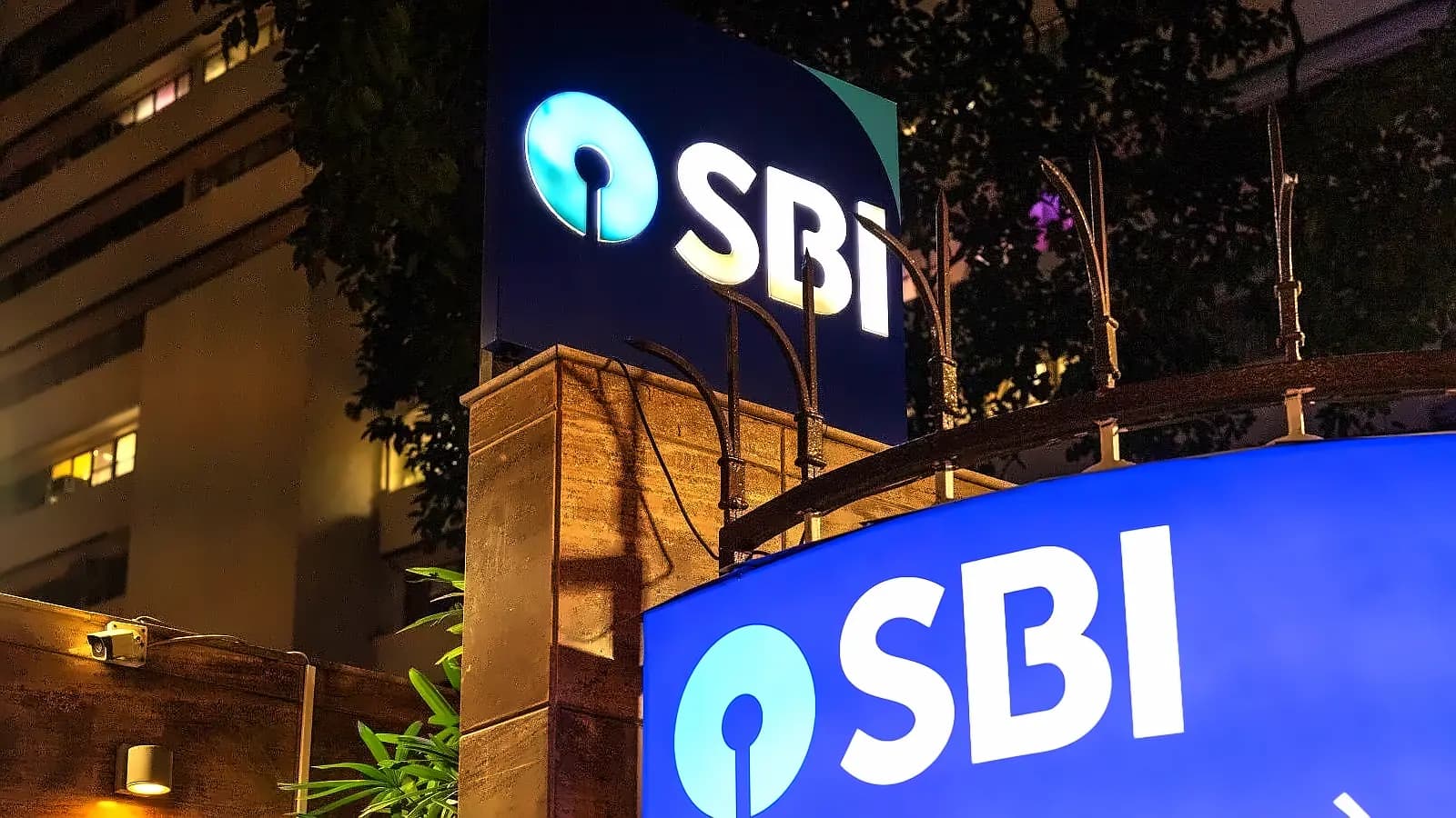 Banking Rules: NRIs, OCIs Face Account Restrictions in India