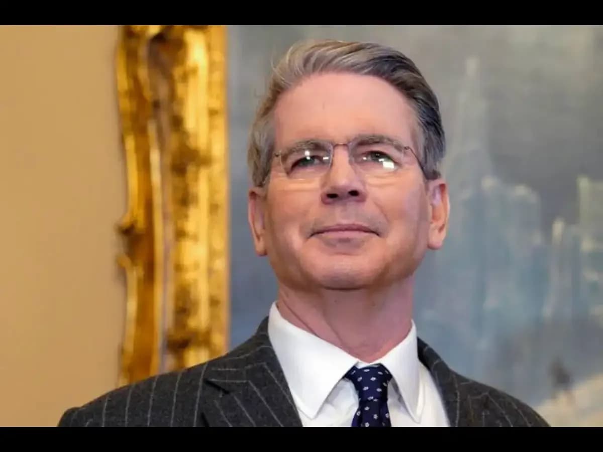 Bessent Defends Bond Strategy as Yields Signal 'Flat to Down' Inflation