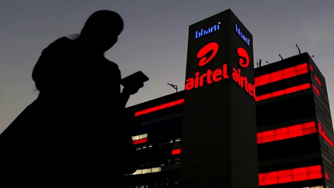 Bharti Airtel Shares Fall as Singtel Plans Stake Equalization
