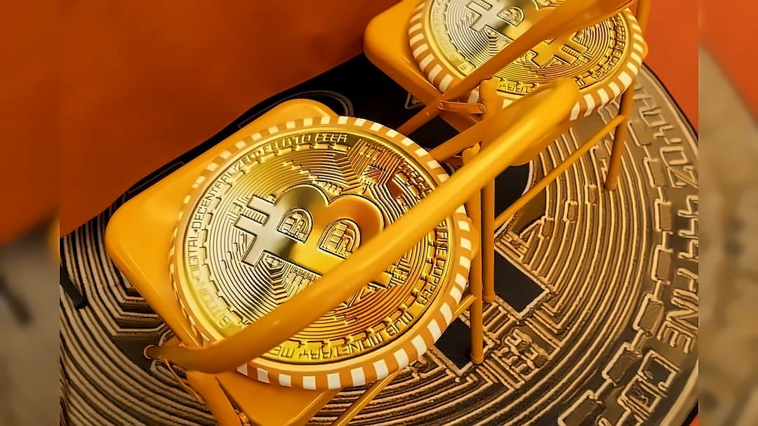 Bitcoin Hits Two-Week Low Below $77K, Triggers $500M Liquidations