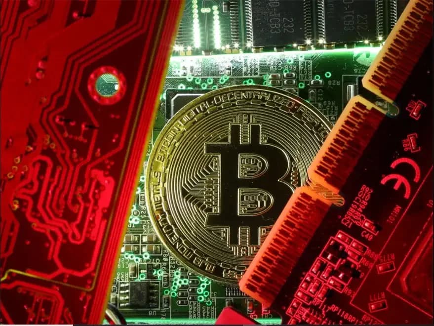 Bitcoin hits $73K as $250M short positions liquidated; crypto market cap above $2.5T