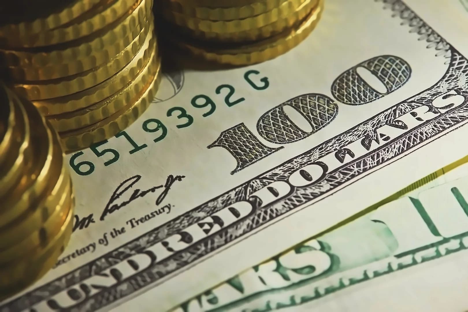 Bitcoin Funds Capture $700M as Institutions Drive Crypto Demand