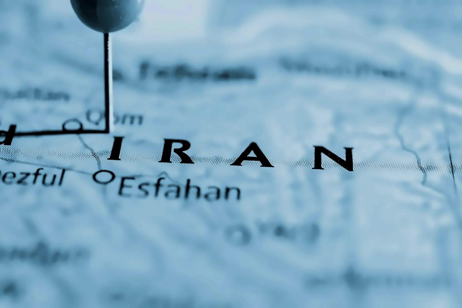 Bitcoin Falls to $62.7K as Iran Strikes and Trump-China Tensions Hit Markets