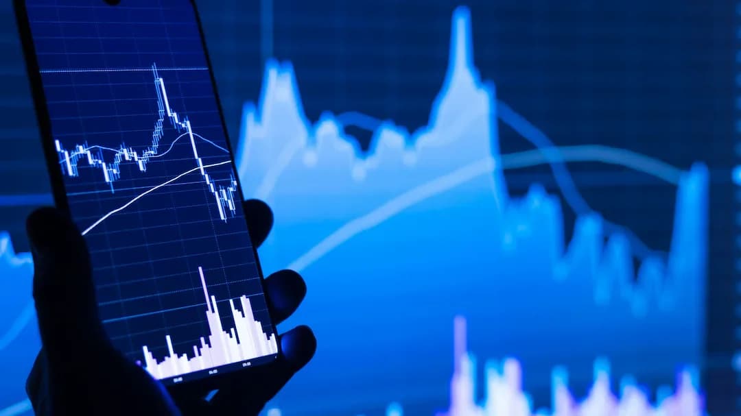 Dollar Trades Narrowly as Middle East Peace Talks Continue Amid Market Caution