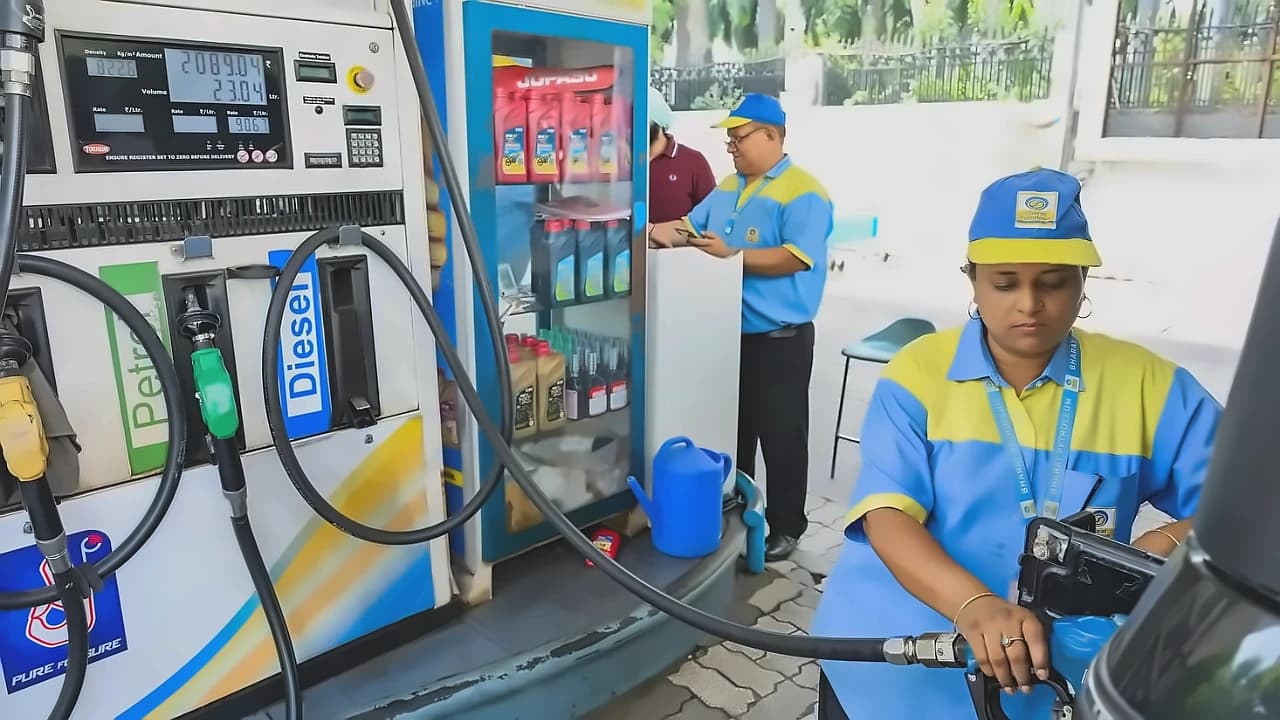 India Records Minimal Fuel Price Hikes Despite Global Surge