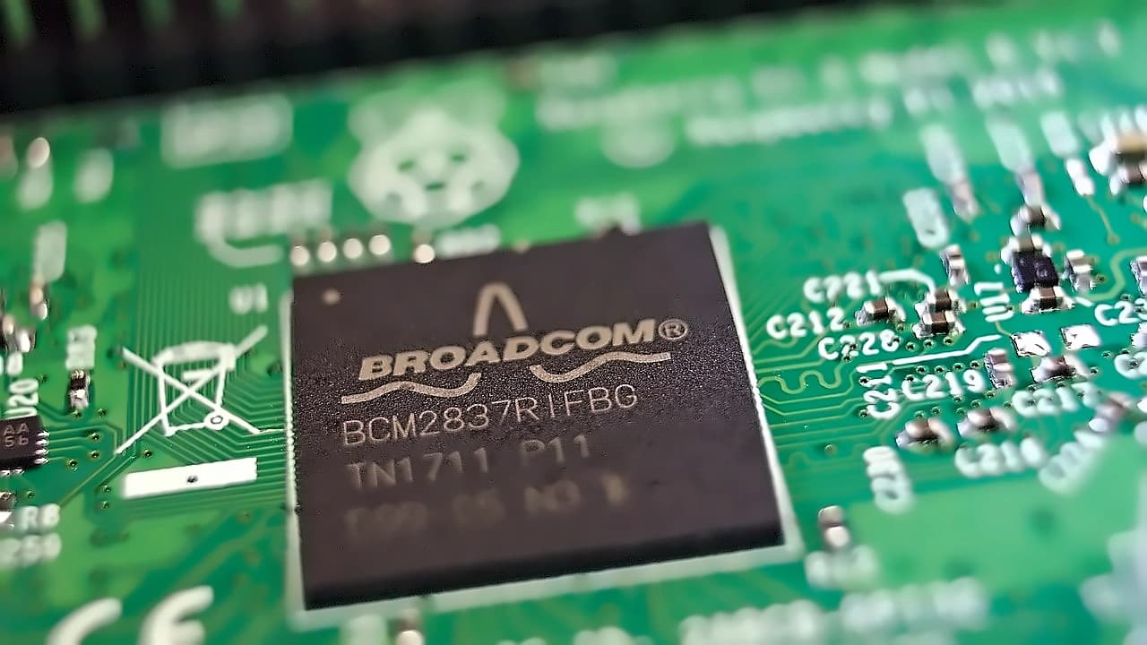 Broadcom Shares Drop 4.65% as Marvell Expands Google Partnership