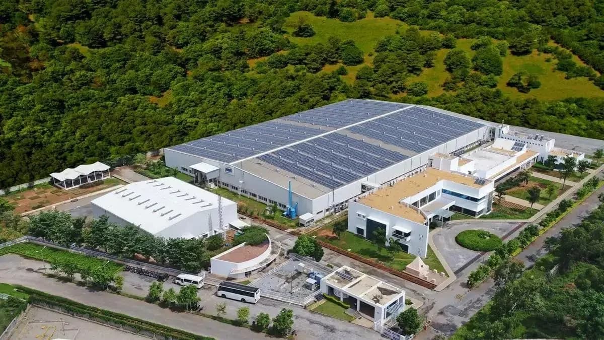Broker Initiates Buy on Emmvee Photovoltaic at ₹395 Target