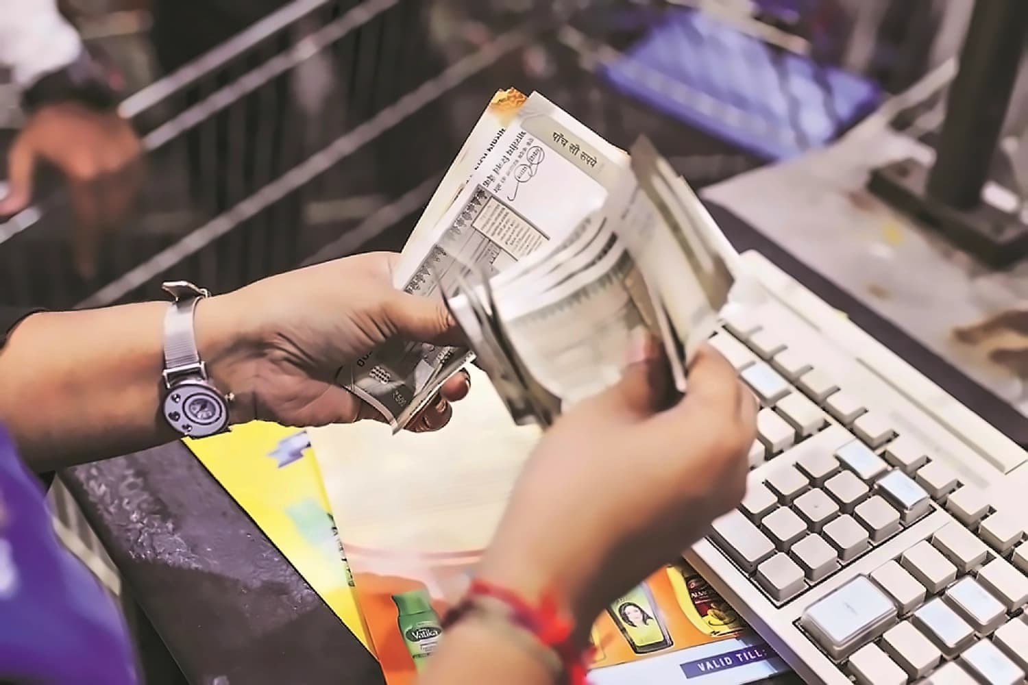RBI absorbs ₹71,971 cr via VRRR auction; liquidity drops to ₹4.92 trillion