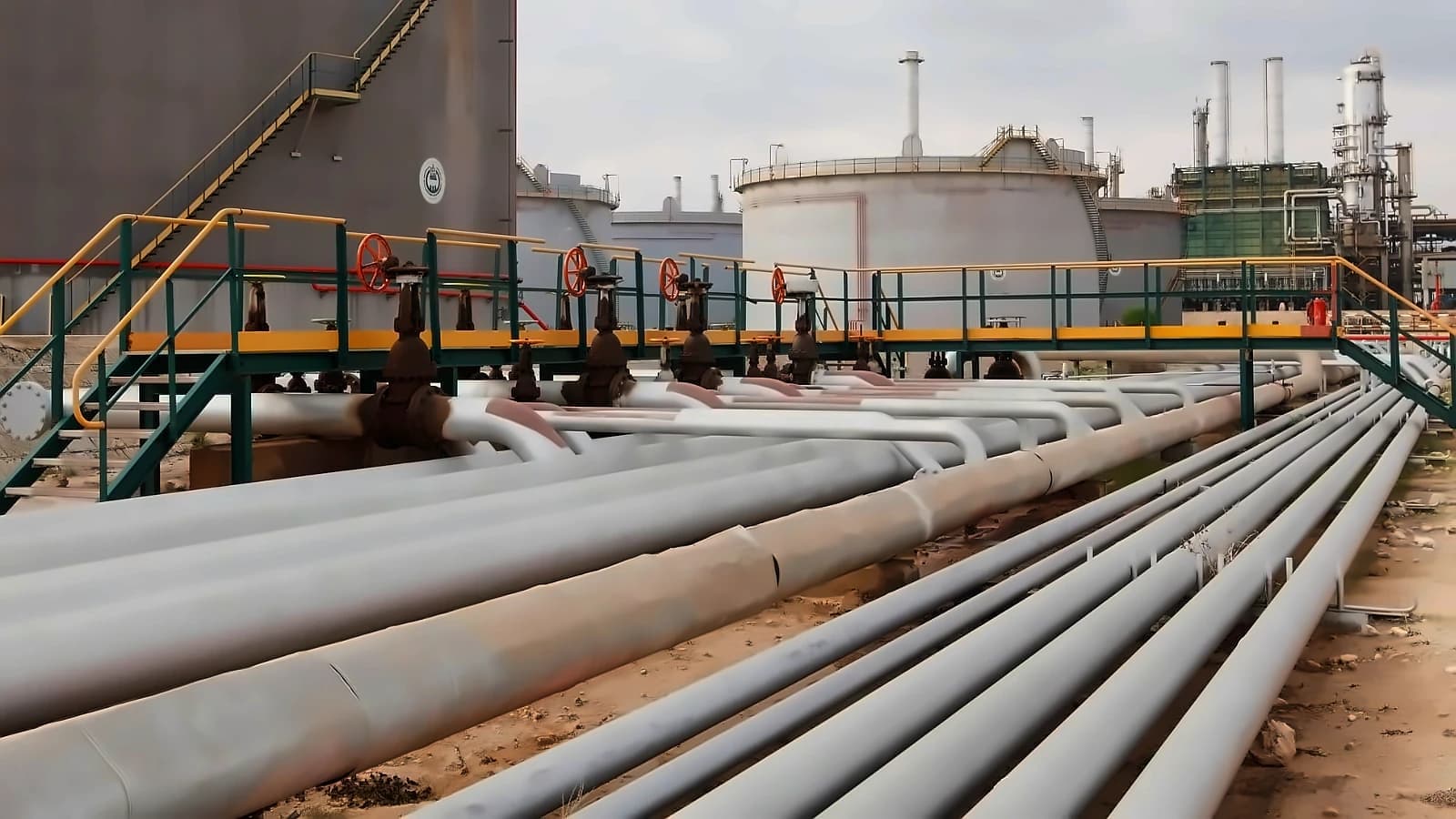 Oil Hits $100/Barrel Again as Houthis Target Red Sea Strategy