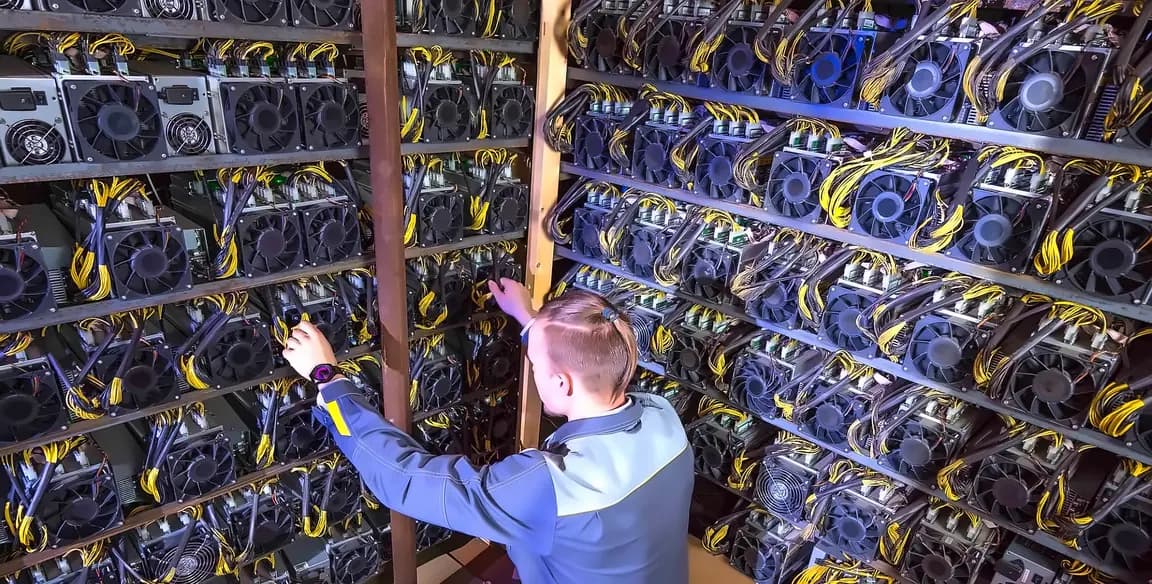 CleanSpark stock drops 50% in month as bitcoin crash triggers liquidity panic