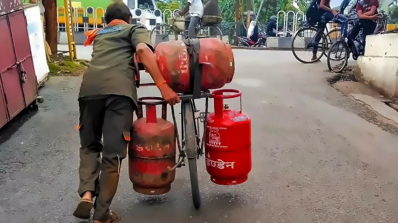 Commercial LPG prices surge ₹1,000 amid Iran conflict disruptions