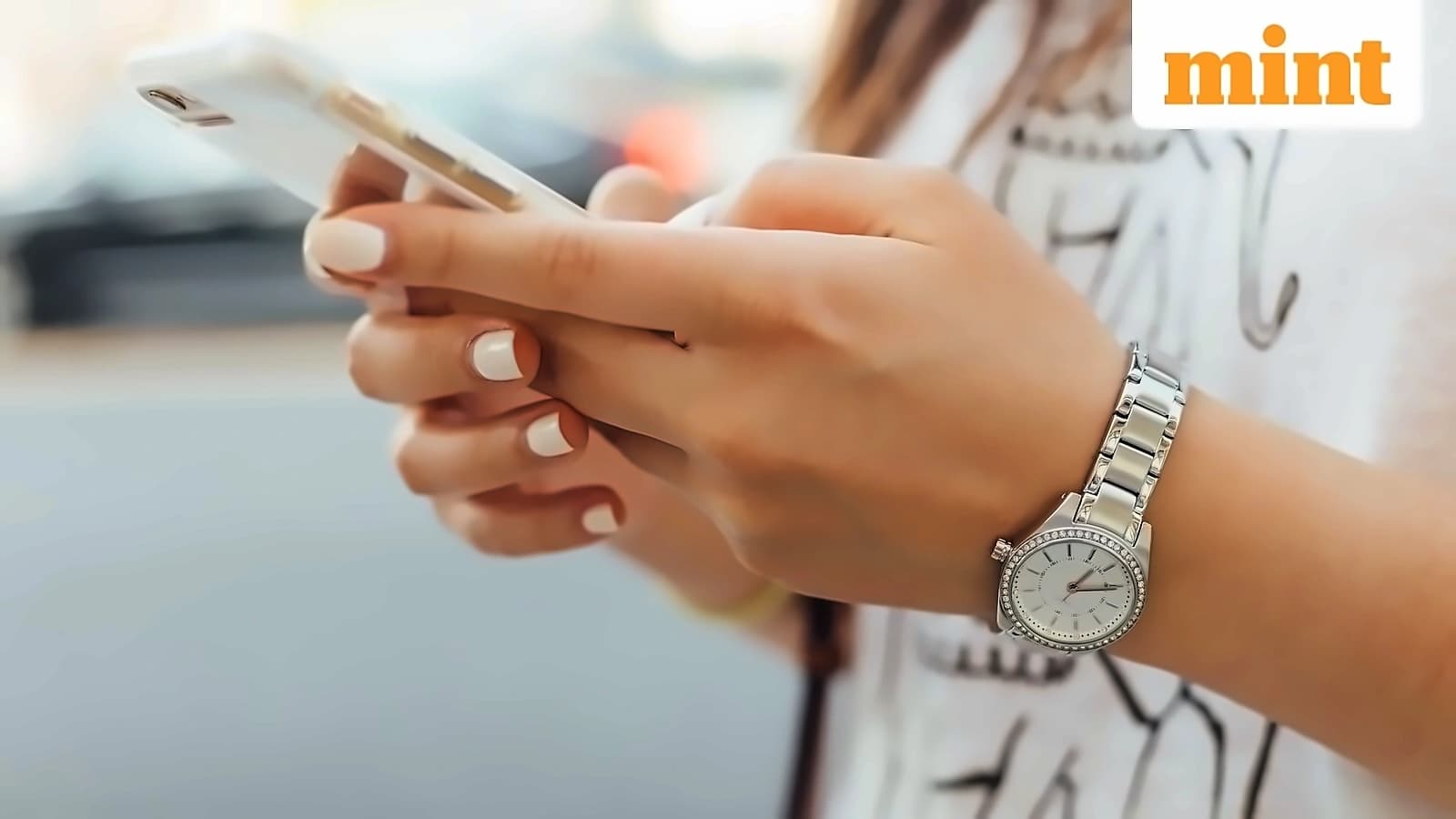 Community apps pivot to advertising, insurance for growth
