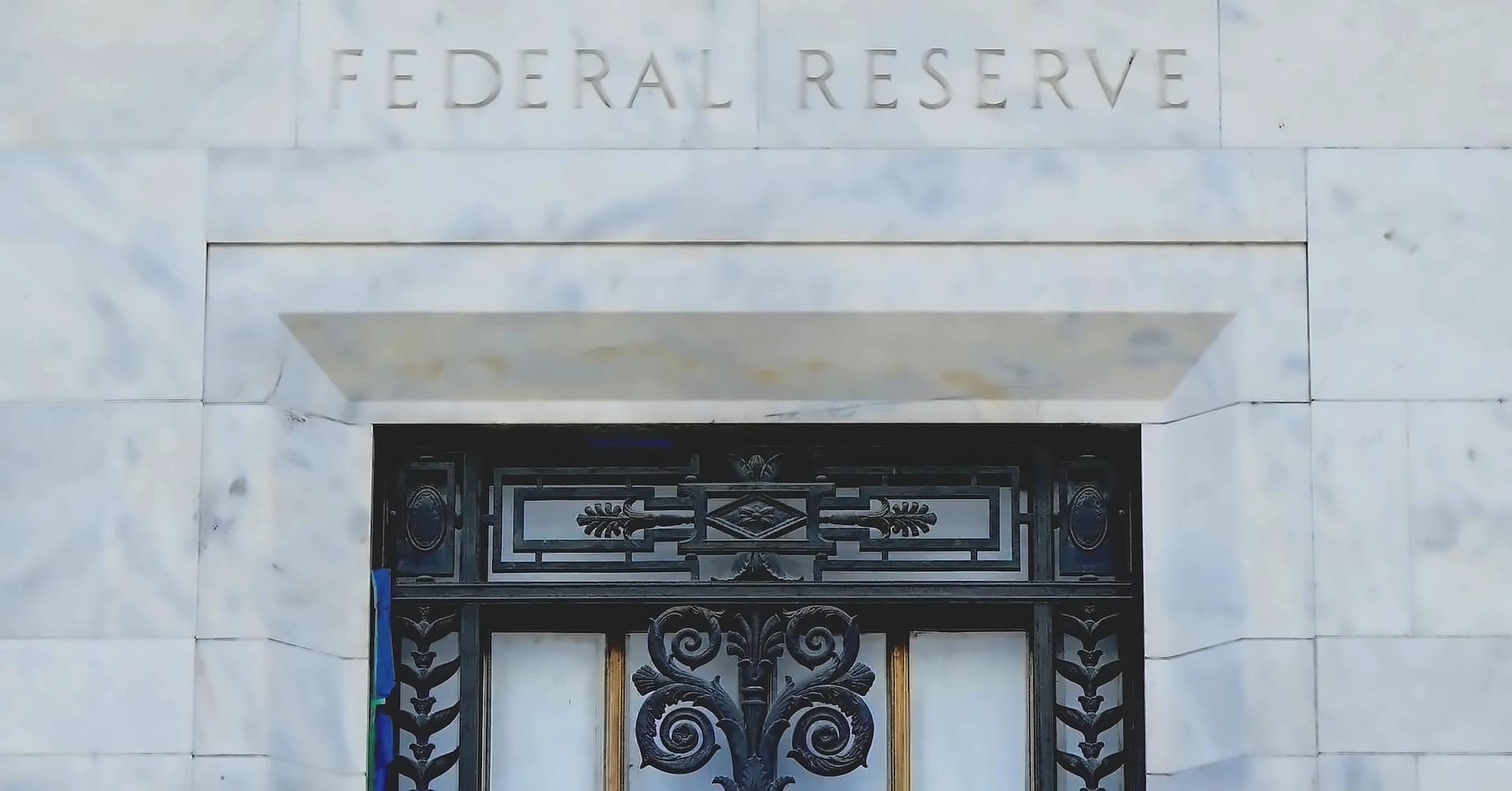 Fed Holds Rates Steady as Consumer Confidence Drops to 90.8 Amid Rising Costs
