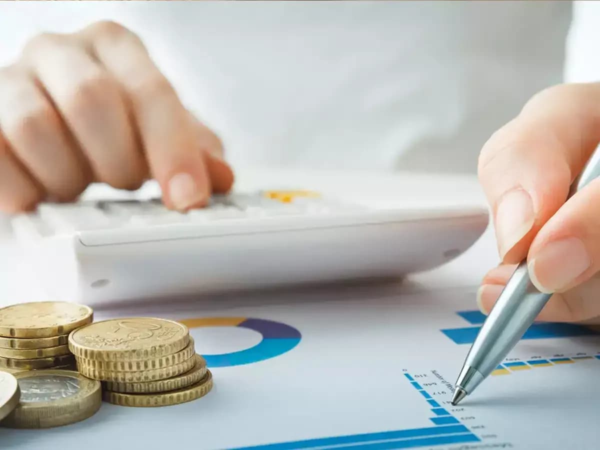 Corporates Shift to Bank Funding as Bond Spreads Narrow