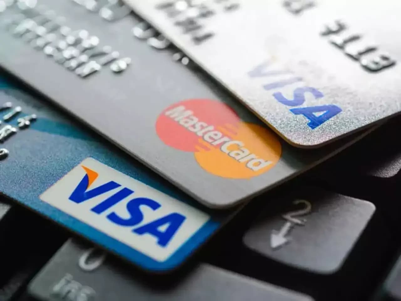 Credit cards lose market share to small loans amid rising delinquencies