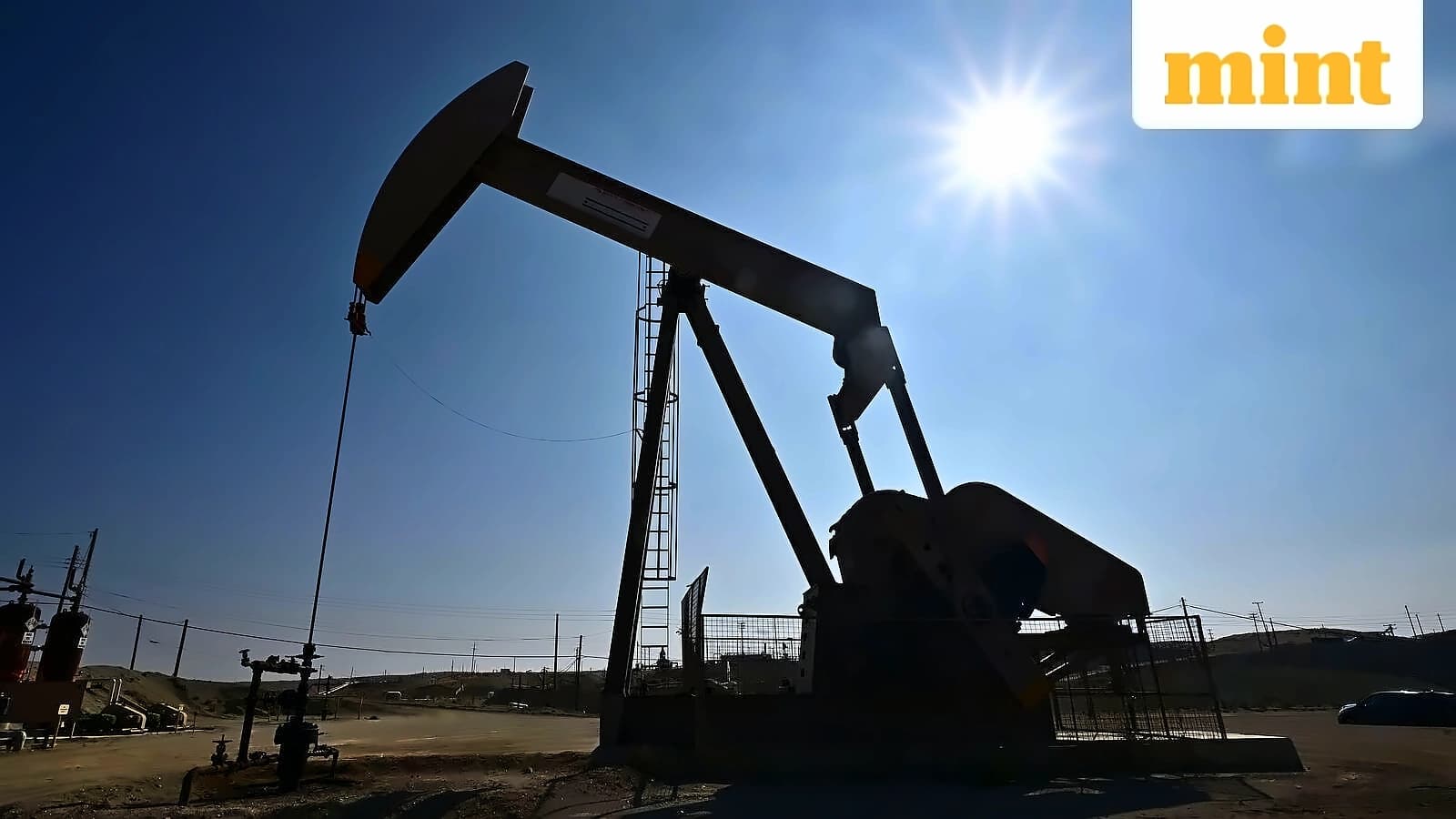 Oil prices fall to $74/barrel as Middle East enters price war