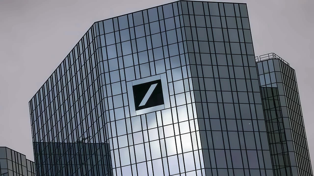 Deutsche Bank Ex-Chief Admits Stealing €626K from Clients