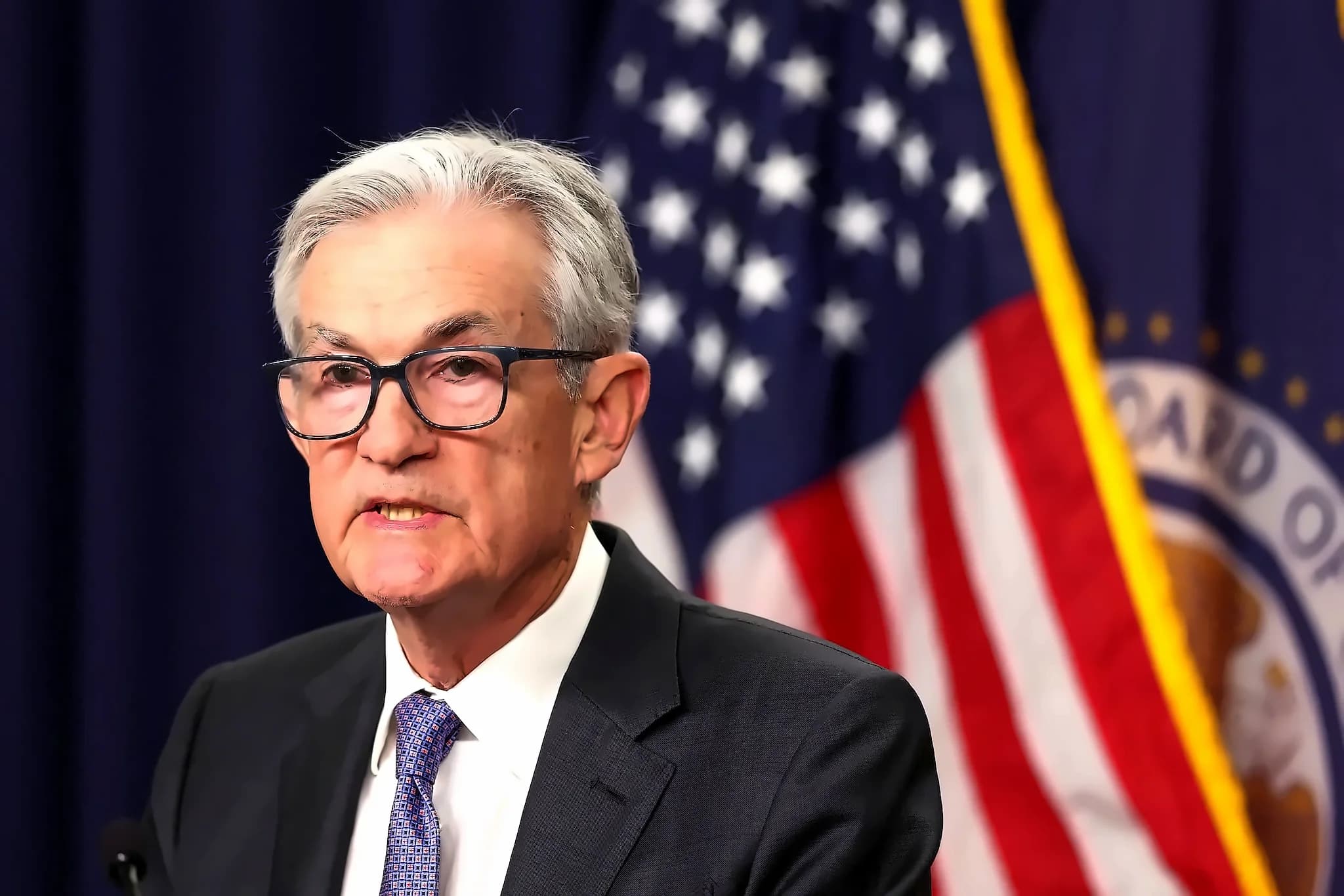 DOJ Drops Powell Probe, Clears Path for Warsh Fed Confirmation