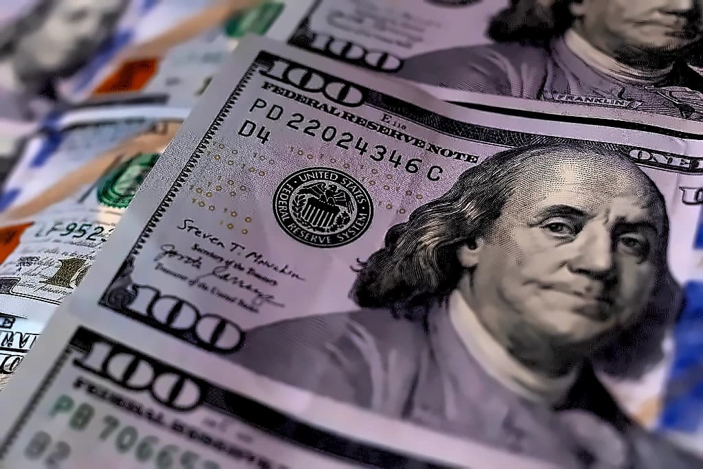 Dollar Breaks Consolidation as Analysts Turn Bullish on Sustained Advance