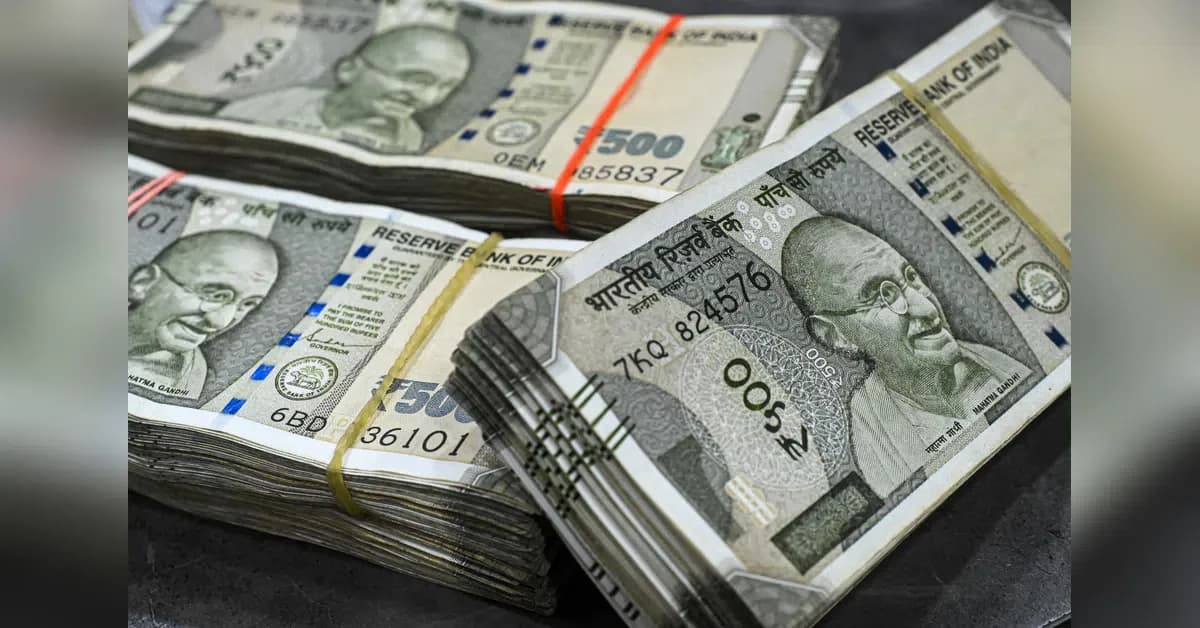 Economic Expert: Markets Seek Direction Despite Crisis Signals