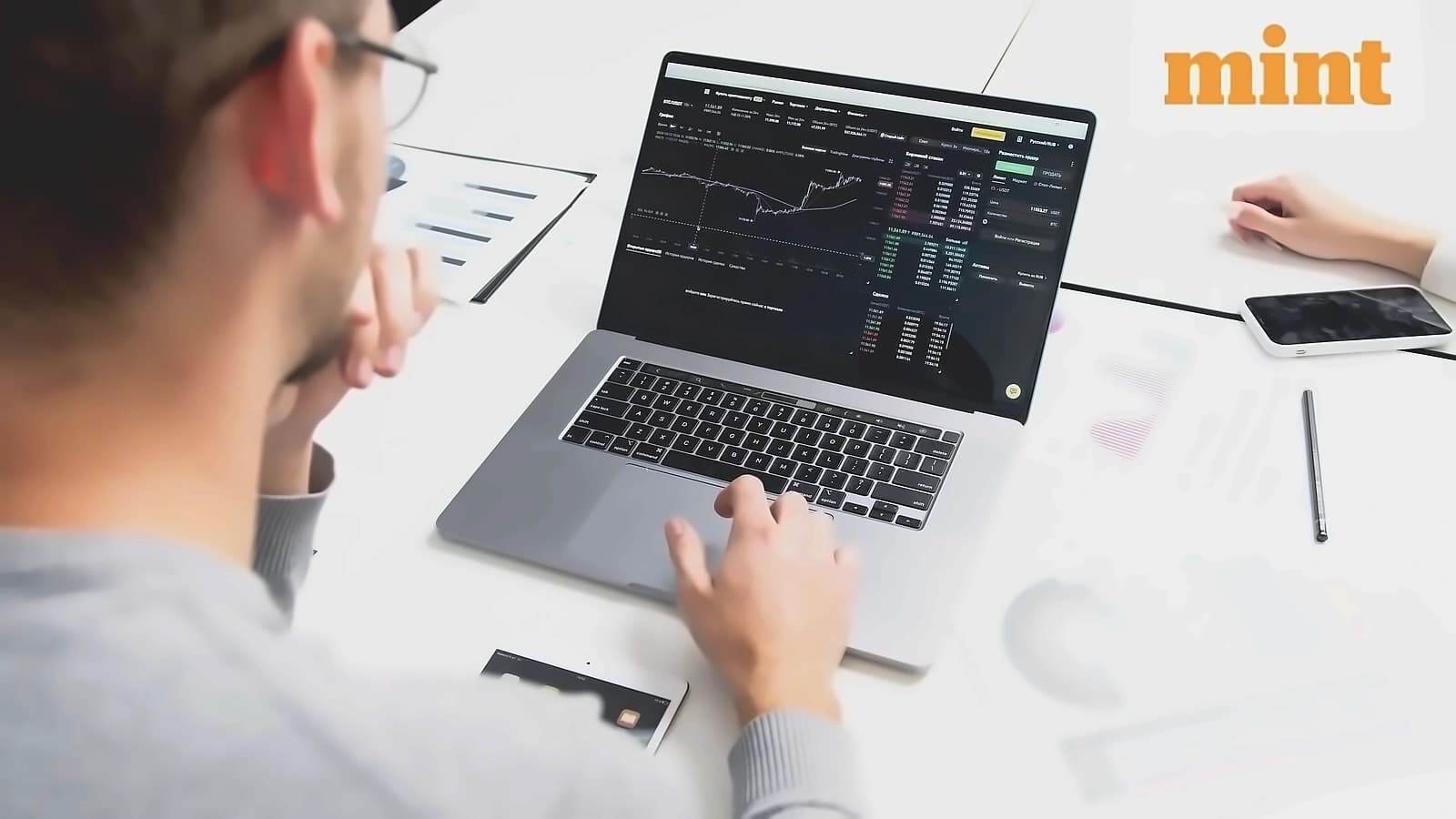 Equal-weight funds outperform market-cap peers in recent months