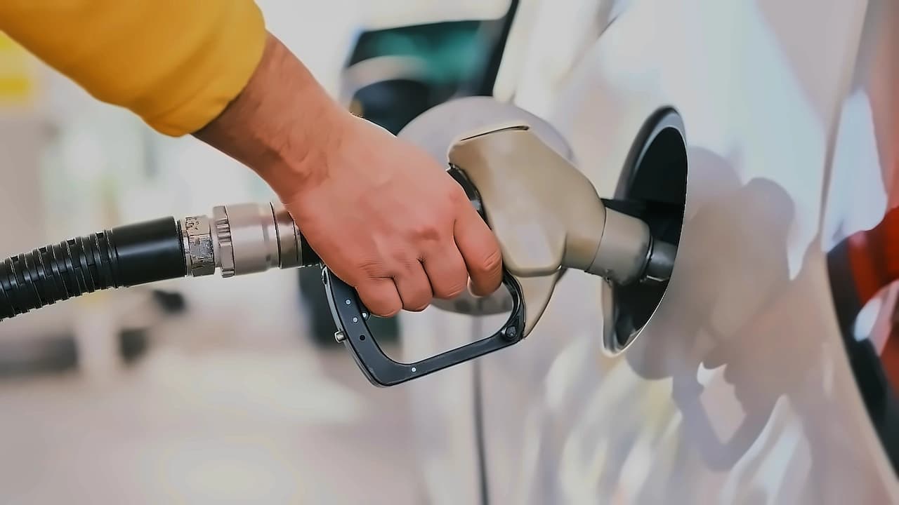 Ethanol Industry Faces Pricing Challenge Despite E100 Fuel Approval