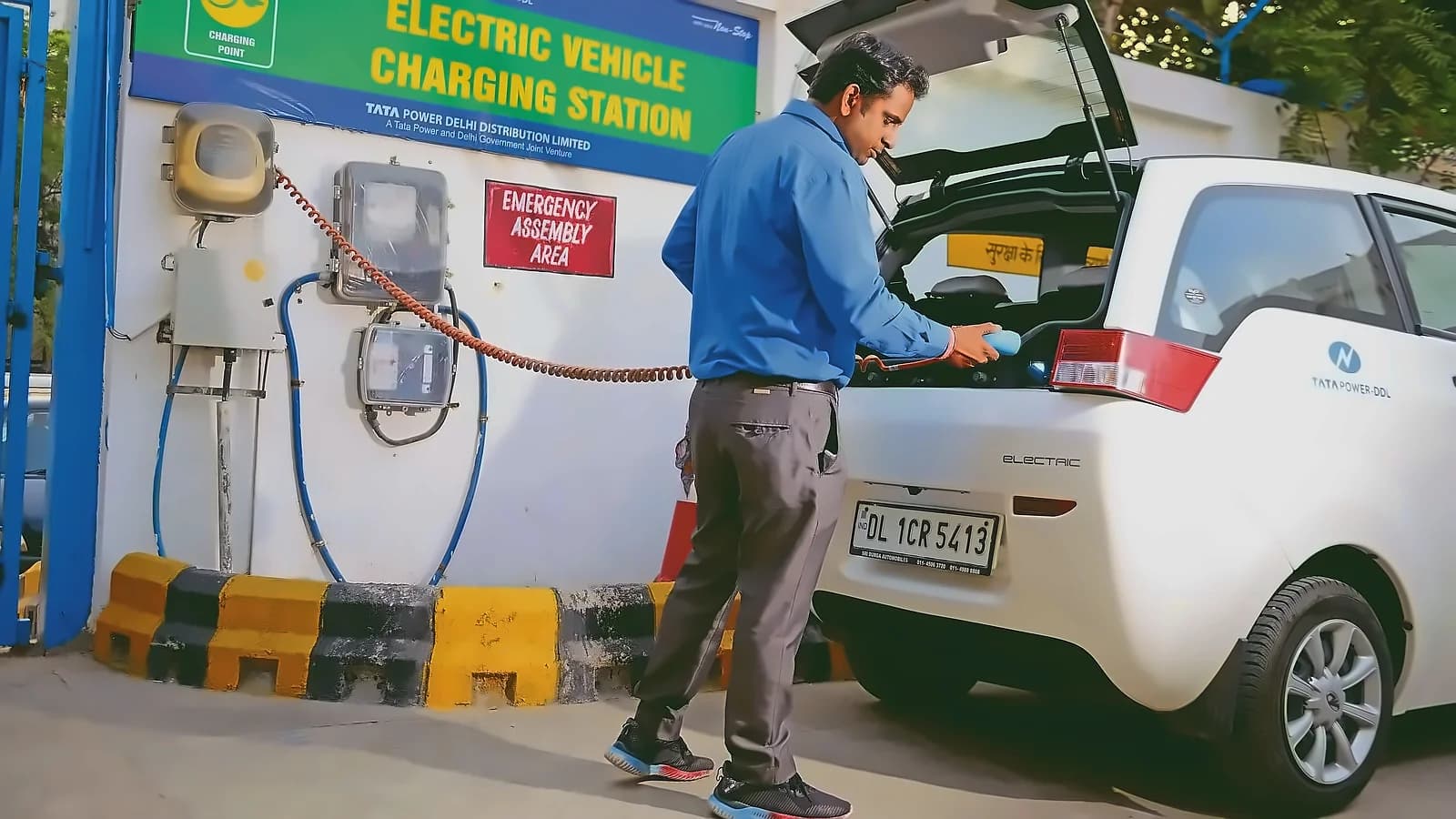 EV Loan Tax Deduction: ₹1.5L Under Section 80EEB Explained