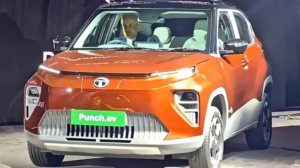 EV Sales Surge 70% YoY as PM Modi's Fuel Crisis Drive Gains Momentum