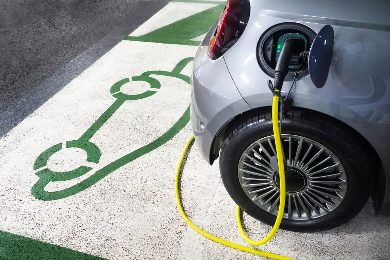 EV Market Accelerates: India EV Sales Surge 52.9% in August