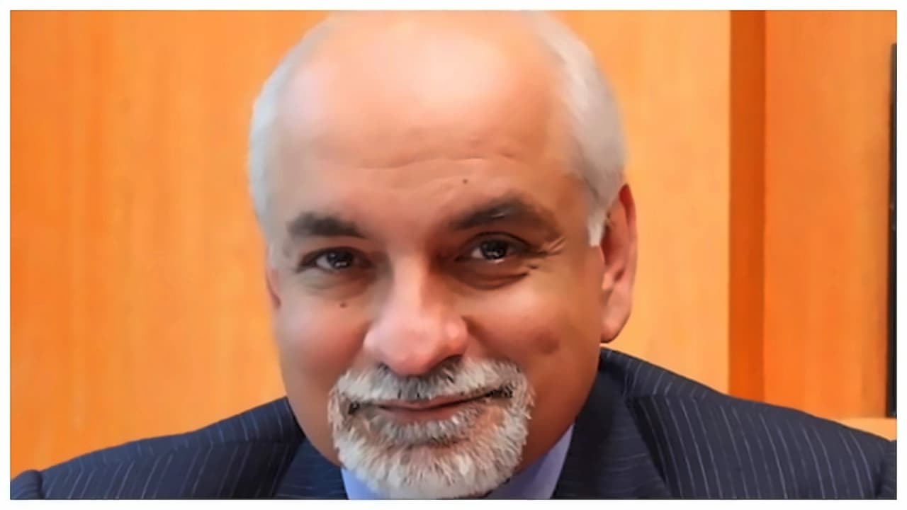 Ex-Syndicate Bank Chief Shares ₹960 First Salary Letter from 1977
