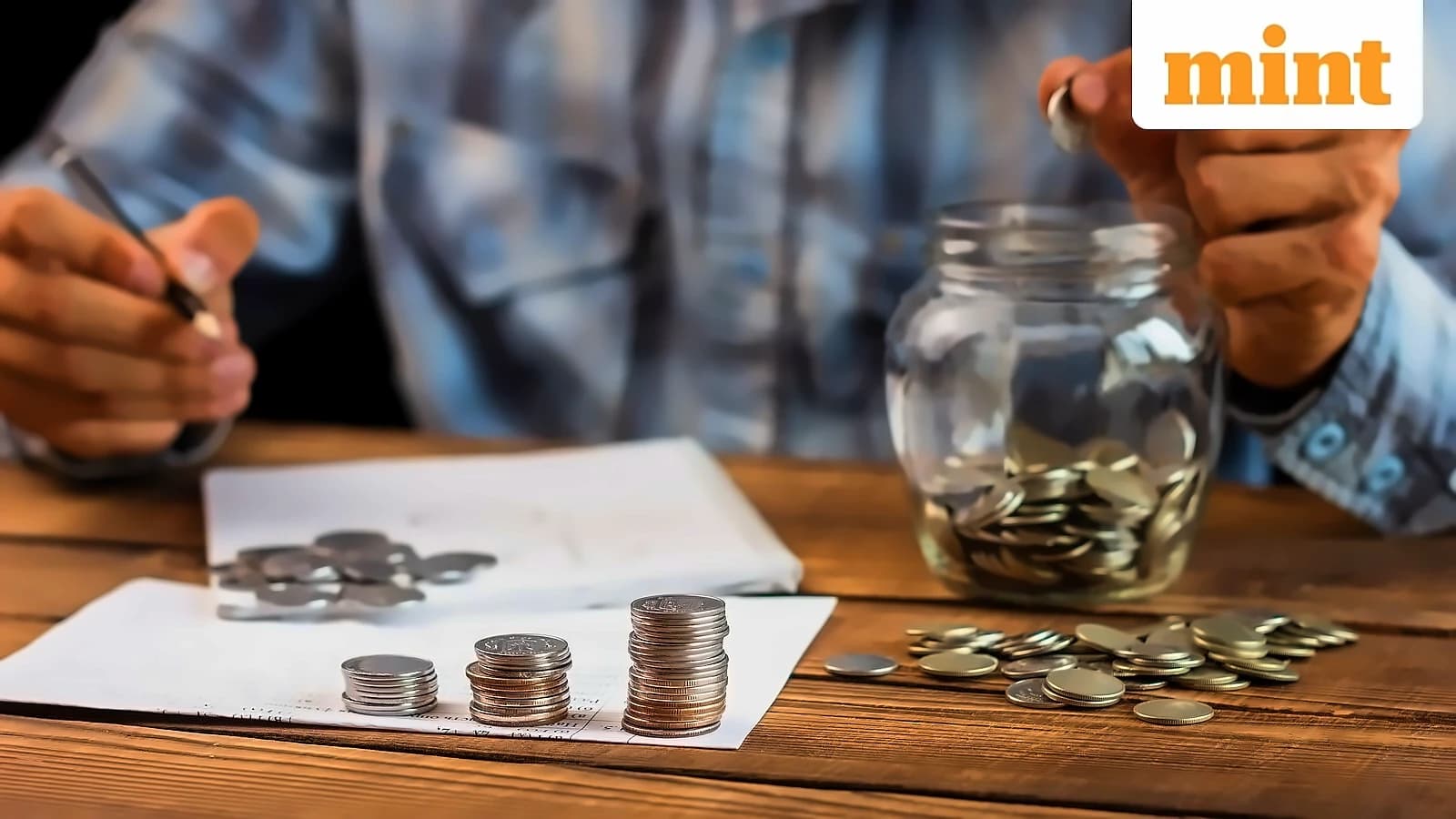 Emergency Fund Strategy for Contract Workers: 6-9 Months vs FD Laddering