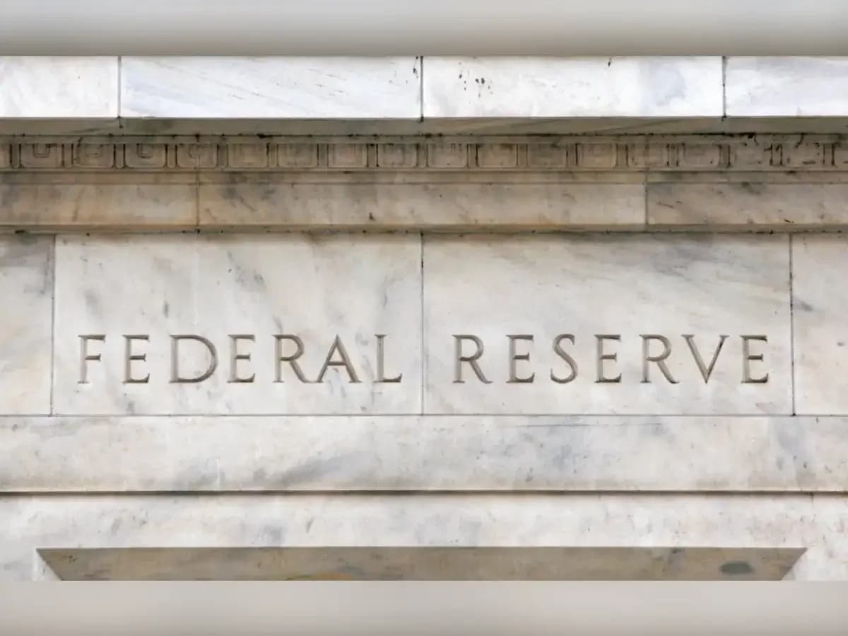 Fed Rate Hike Odds Drop to 20% as Officials Signal Patience