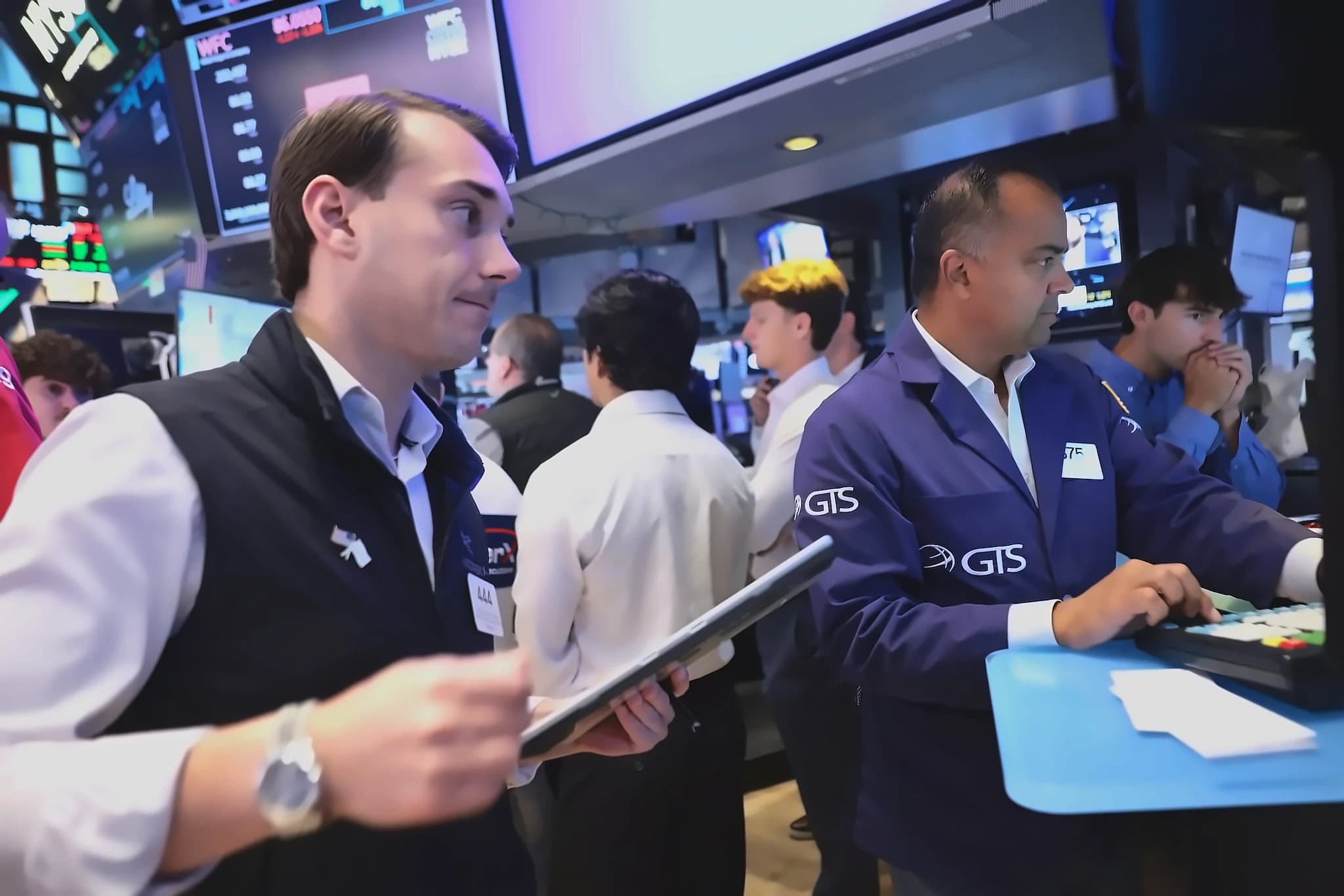 Earnings Season Turnaround Opportunities Amid Seasonal Correction Risks