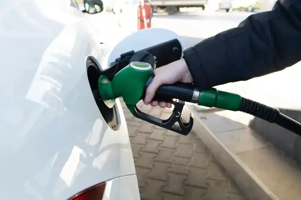Fuel prices rise ₹5/litre - ₹2,400 annual impact on households