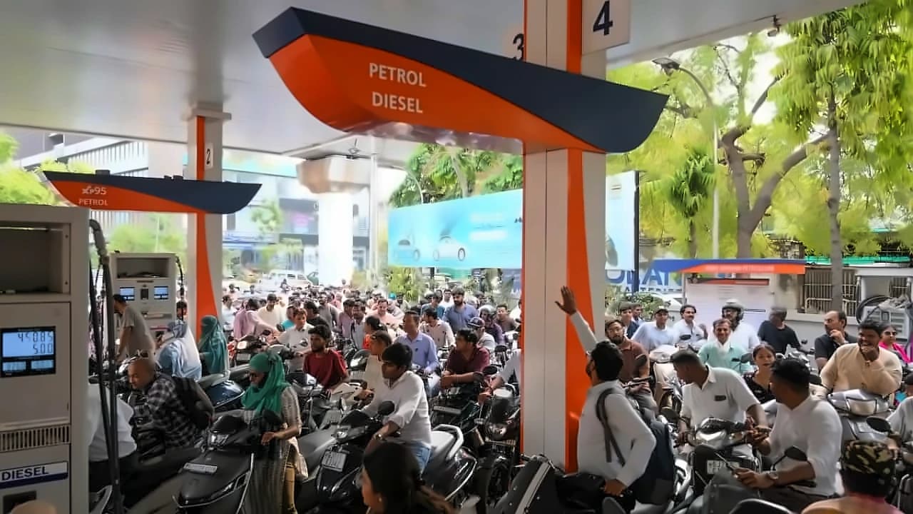 Fuel prices surge 90 paise amid political clash over economic crisis