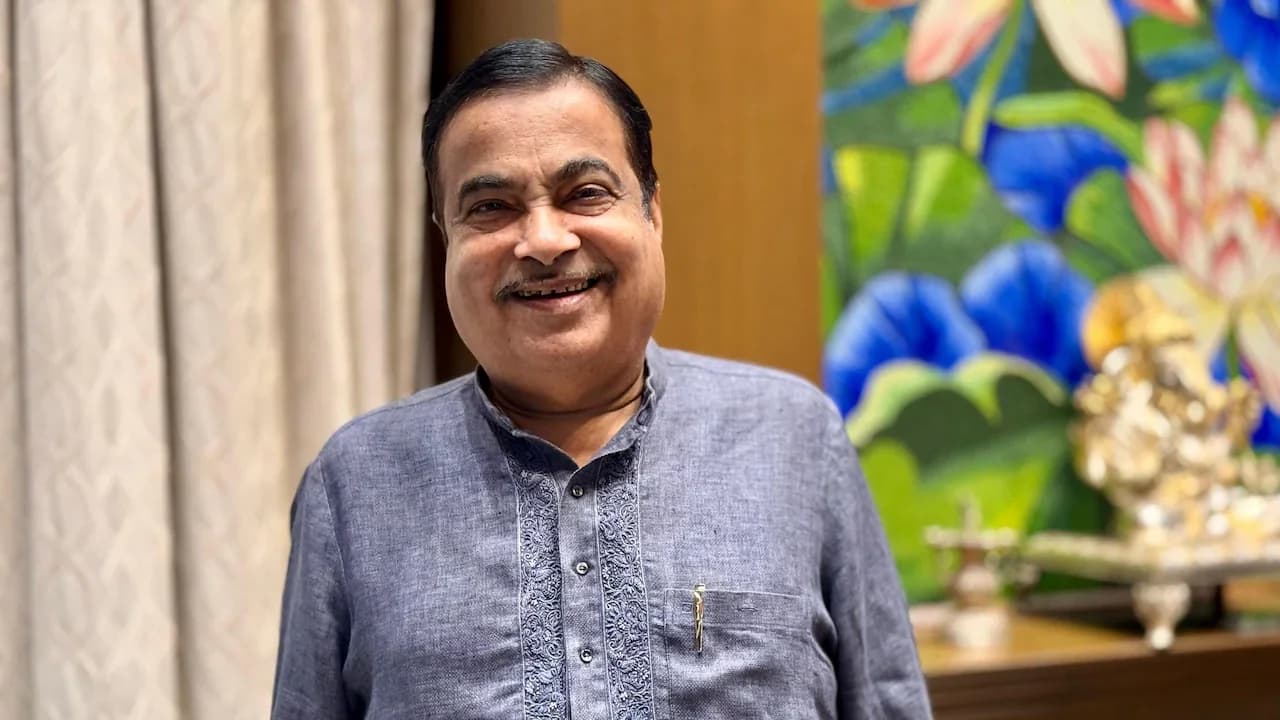 Gadkari Announces Hydrogen Fuel Trials Across 10 Routes