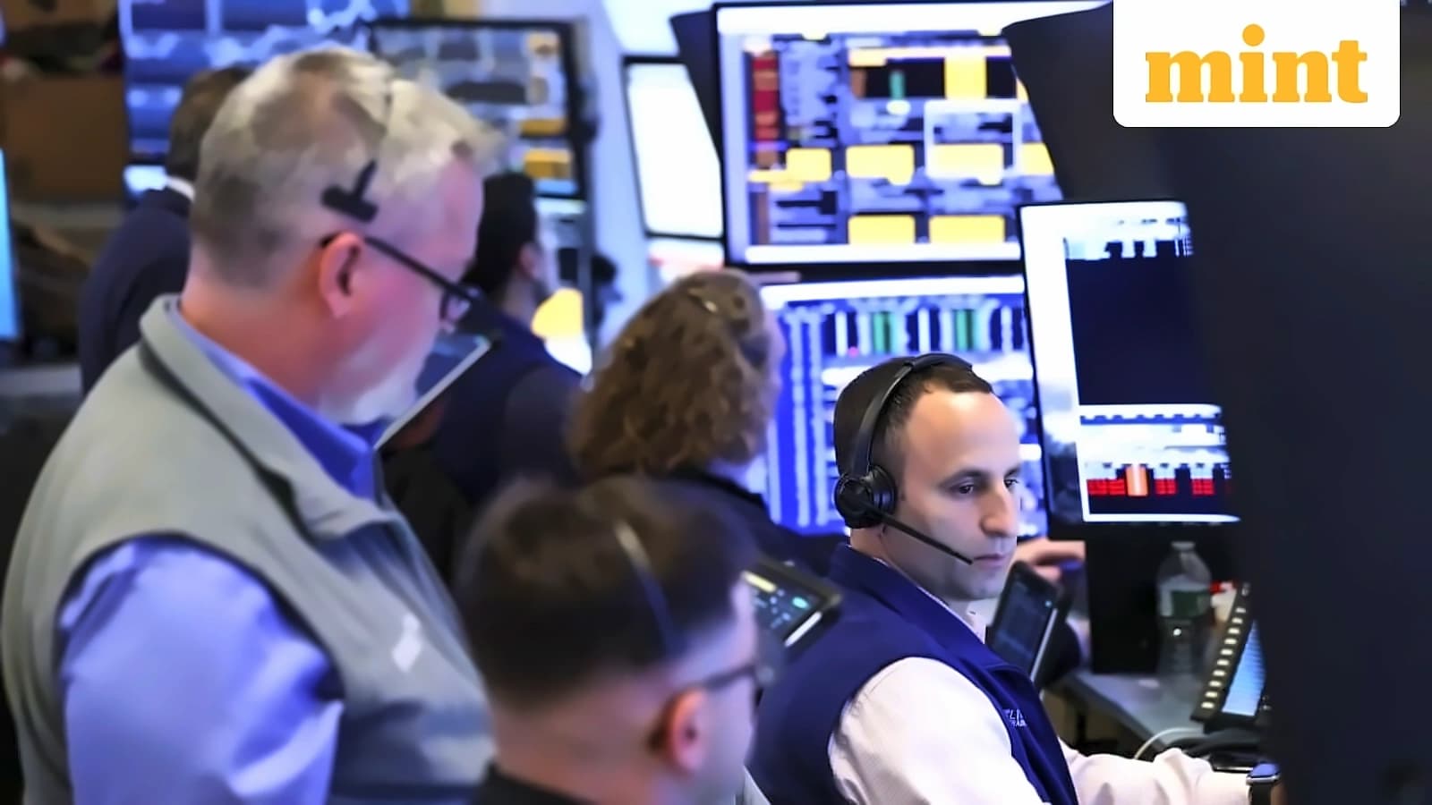 AI Boom Faces Bubble Warning as Global Investors Maintain Bullish Stance