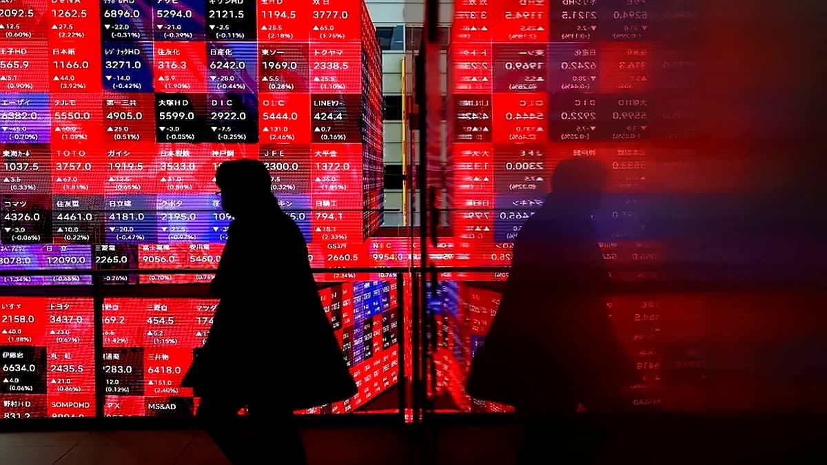 Global Markets Plunge on Fed Rate Hike Forecasts, Asian Stocks Drop
