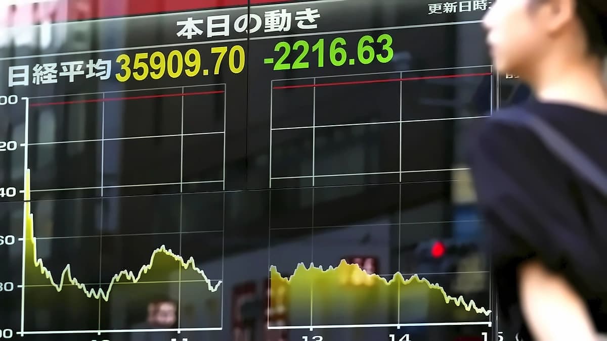 Asian stocks mixed as Wall Street reverses gains, oil prices steady