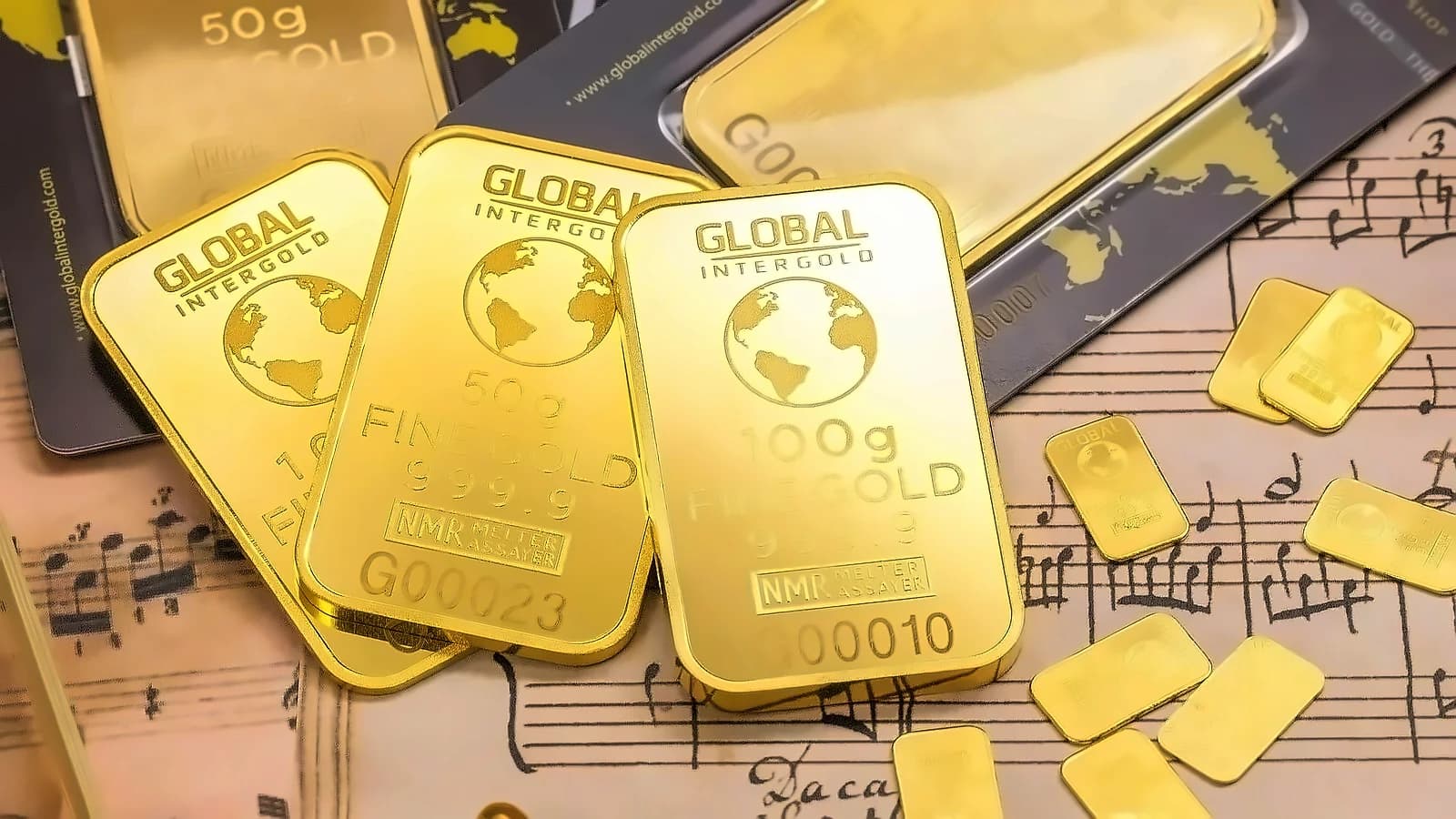 Gold drops ₹1,121/10g, silver falls ₹2,889/kg on MCX amid dollar rise