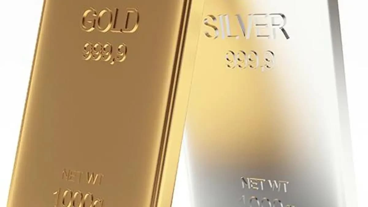 Gold drops ₹3,200, silver crashes ₹21,600 on dollar strength