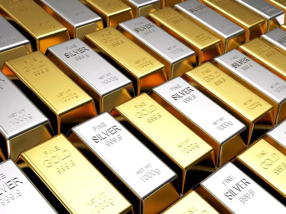 Gold drops ₹4,300, Silver falls ₹17,000 on profit booking amid Iran-US conflict