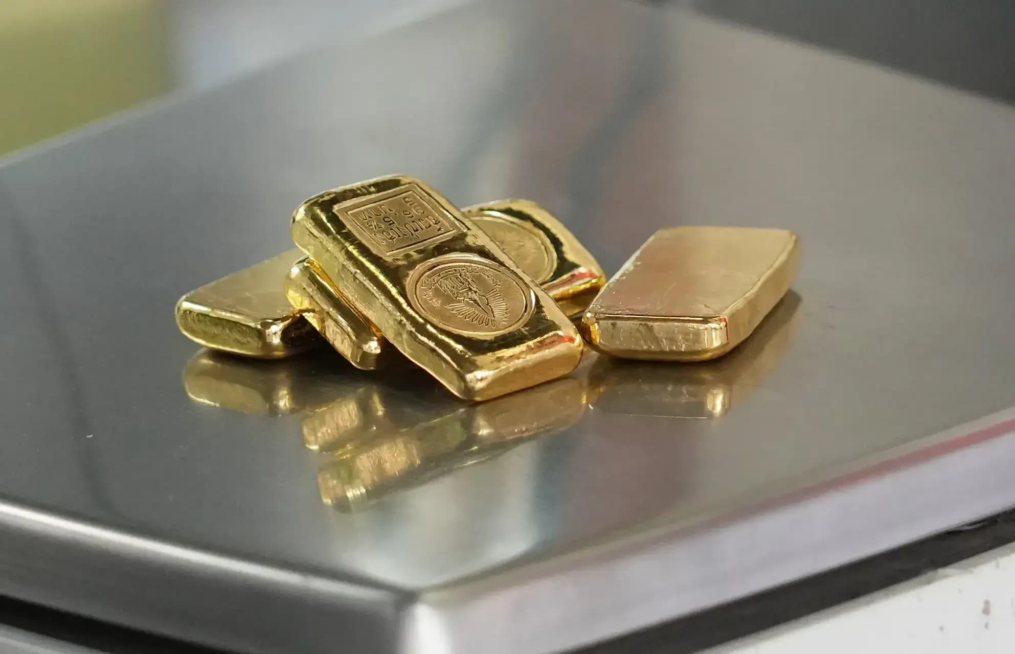 Gold drops 4% to $5,136 as dollar hits 3-month high amid Iran conflict