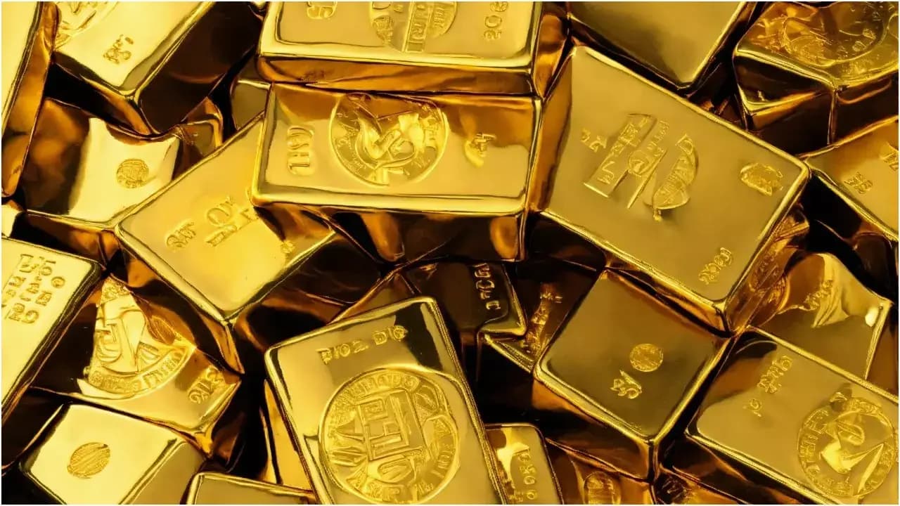 Gold Falls Below $4,600 as Bond Yields Rise, Silver Plunges 6.5%