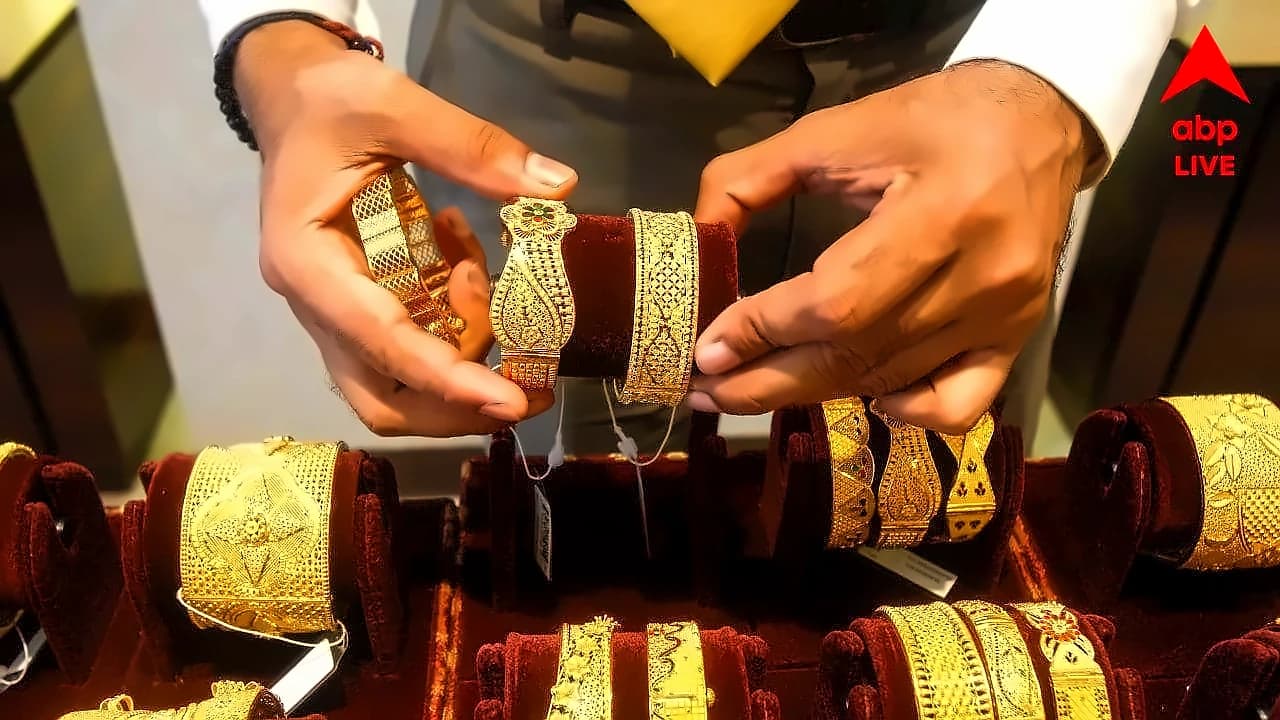 Gold jewellery sales hit 10-year low amid high prices, duty hike